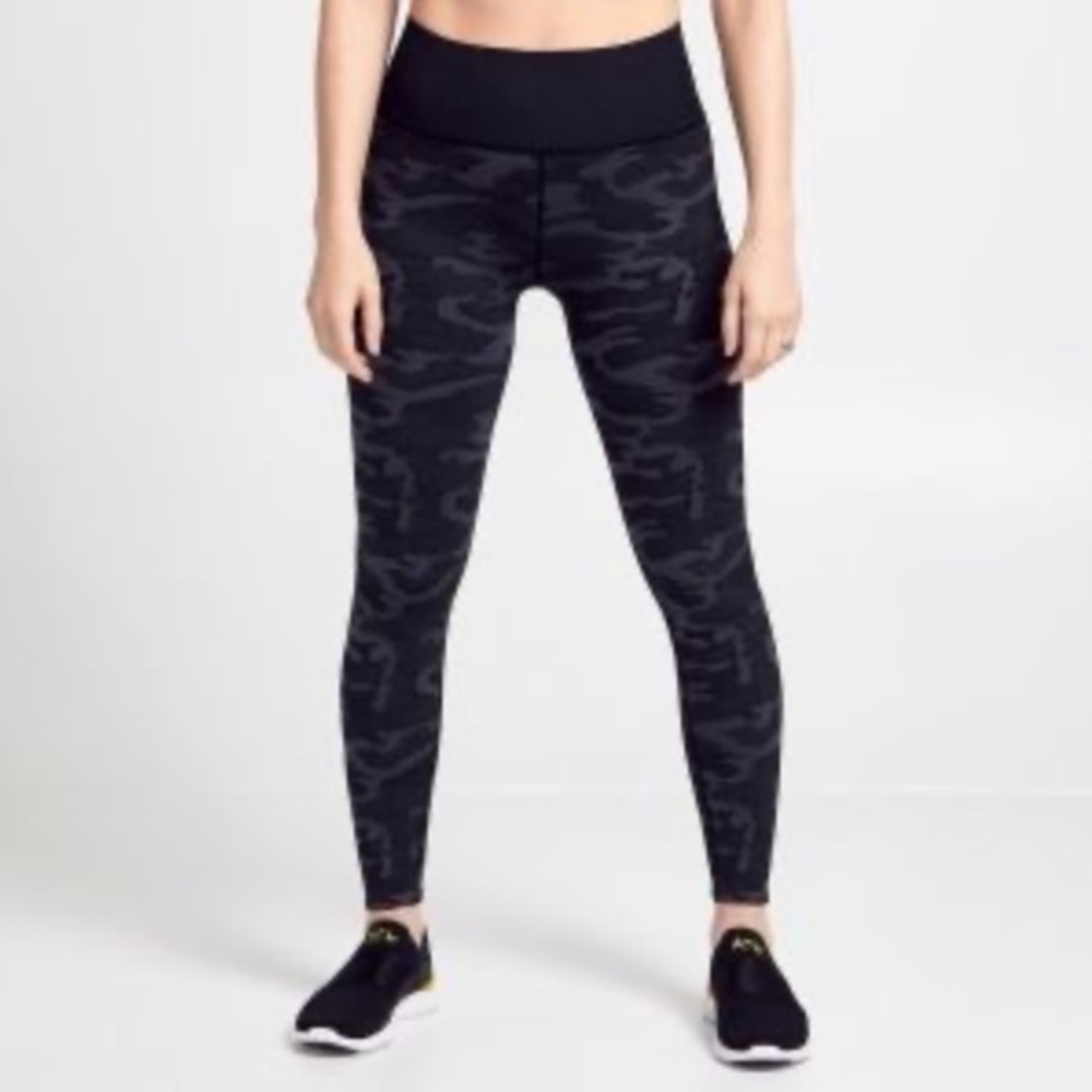 Soul Cycle camo high waist leggings sz S
